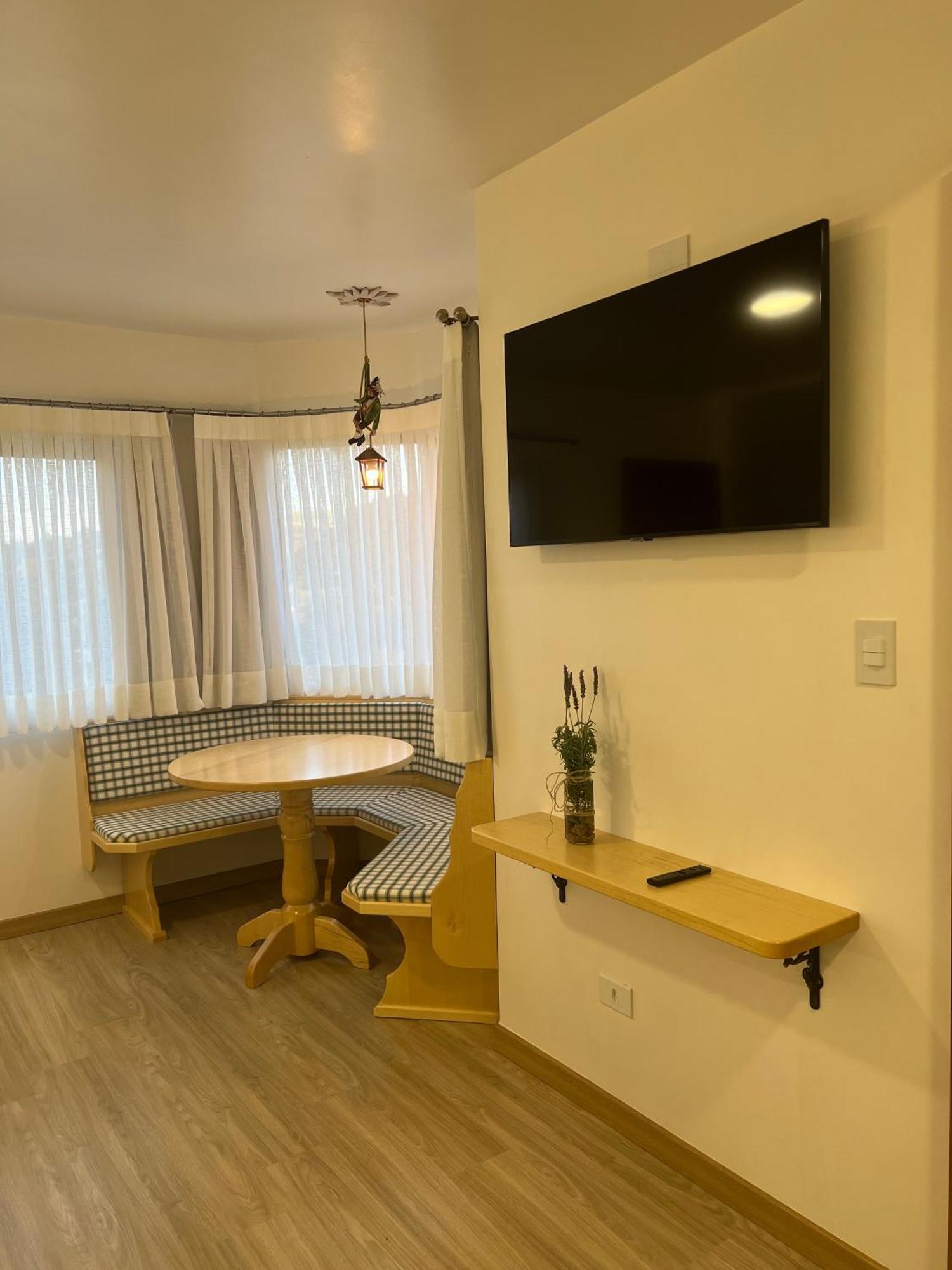 Pattis Guest house *